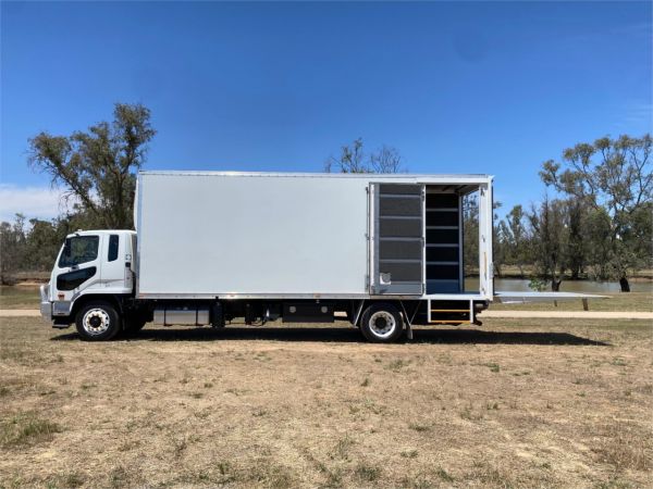 2019 MITSUBISHI FUSO FIGHTER Pantech FM67F 1627 XXLWB AUTO image