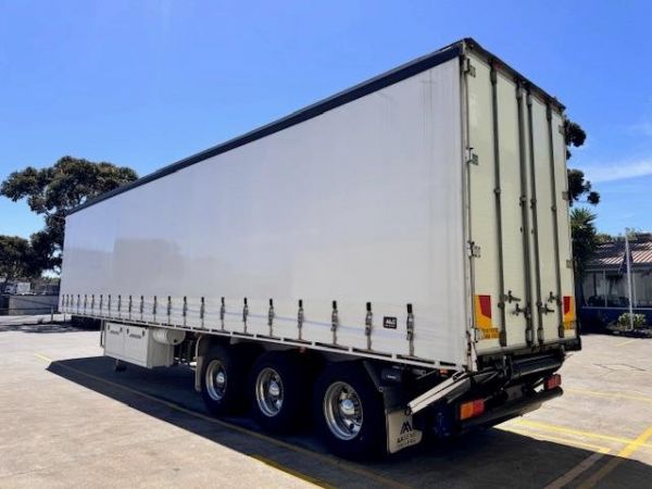 2004 Maxitrans St3 22 Pallet Sd Refrigerated Curtain, Tuck Away Tail Gate image