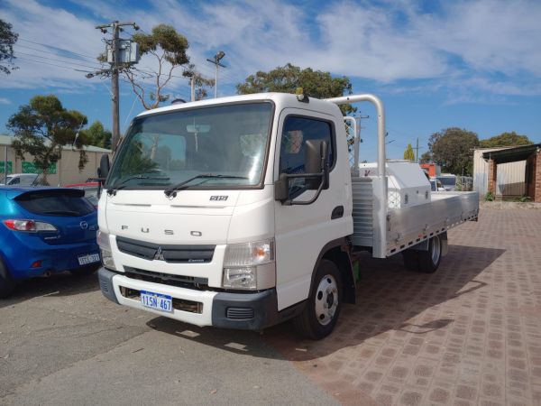 2017 Mistushi Fuso Canter  F515 table top truck image