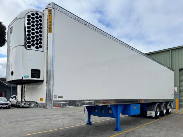 2011 Maxitrans St3 22 Pallet -28 Freezer Meat Hanger image