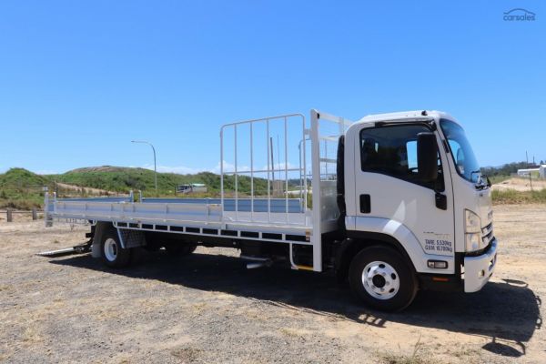 2017 Isuzu F Series FRR107-210 LWB image