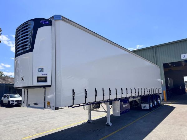 2009 Vawdrey St3 22 Pallet Refrigerated Curtain Sider image