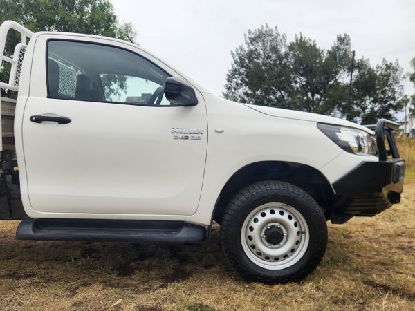 2017 TOYOTA HILUX D4D Flatbed image