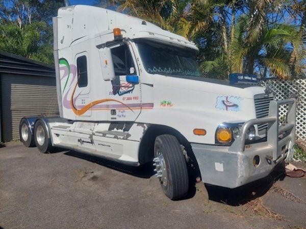 2000 Freightliner CENTURY CLASS Prime Mover image