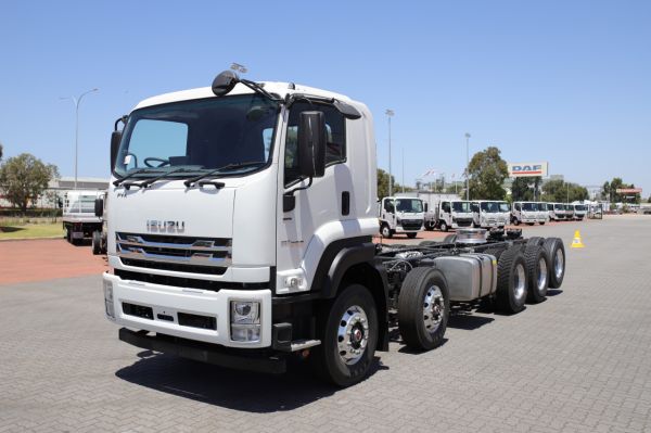 2024 Isuzu FYX 350-350  Cab chassis AUTO 10 X 4 CAB CHASSIS image