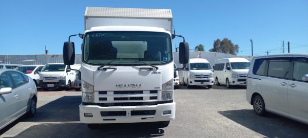 2010 Isuzu FRR 500 Pantech Diesel Tubo Truck image