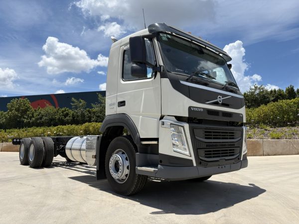 2020 Volvo FM Cab chassis image
