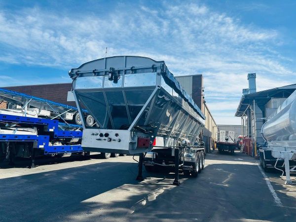 Stonestar Live Bottom Tri Axle Trailer image