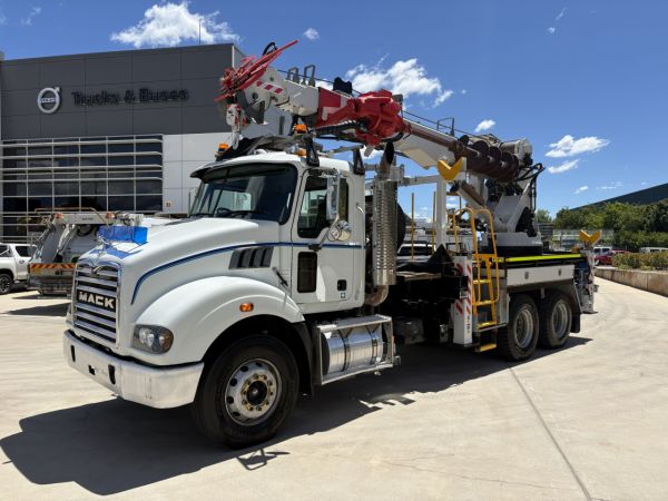 2009 Mack METRO-LINER Crane Borer image