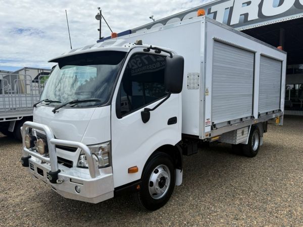 2017 Hino 300 Service Body 917 image