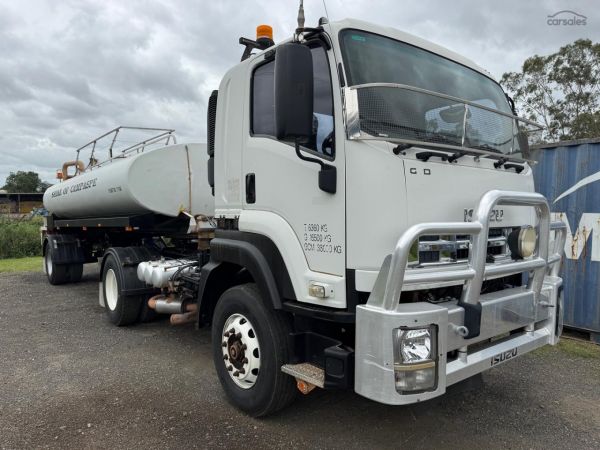 2009 Isuzu F Series GXD image