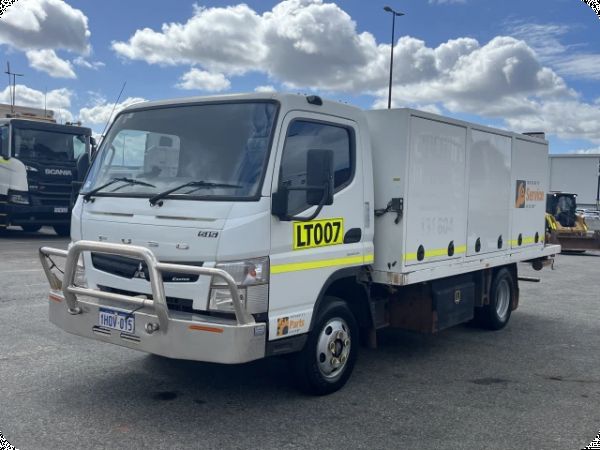 2016 Mitsubishi Fuso 4x2 Service Truck image