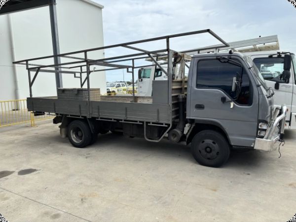 2006 Isuzu NPR N 4x2 Tray Truck image