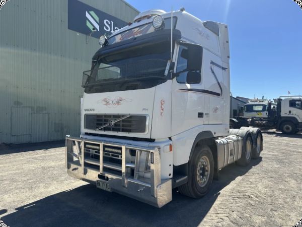 2009 Volvo FH 520 Euro 4 6x4 Prime Mover image