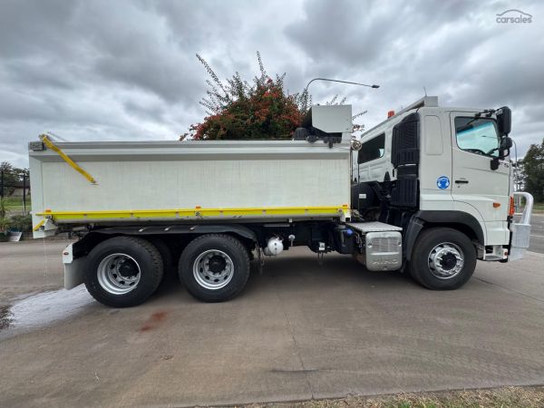 2011 Hino 700 Series SS2848 image