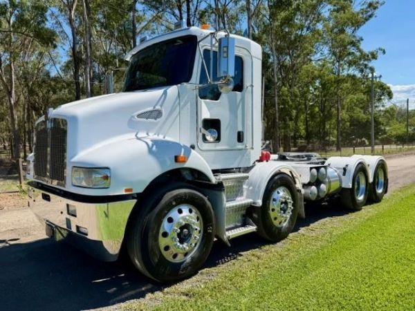 2017 KENWORTH T359 8X4, CUMMINS ISM 440HP, LOW KMS, AUTO image
