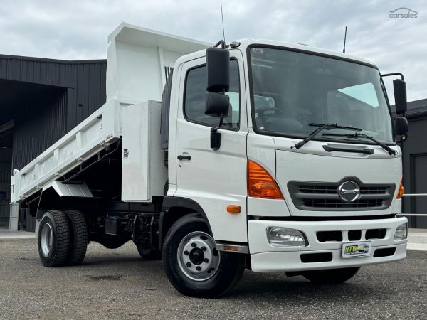 2016 Hino 500 Series FC1022 4m Long Tipper image
