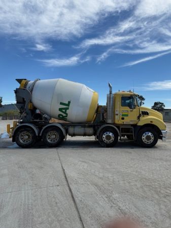 2017 Mack METROLINER 8X4 Concrete image