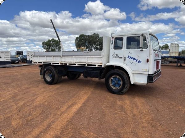 1974 International Acco 1910A 1910A 4x2 Tipper image