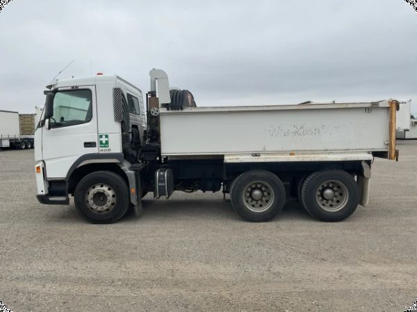 2006 Volvo FM 400 6x4 Tipper image