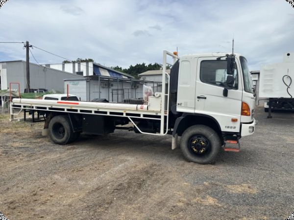 2010 Hino 500 1322 GT1J 4x2 Tray Truck image