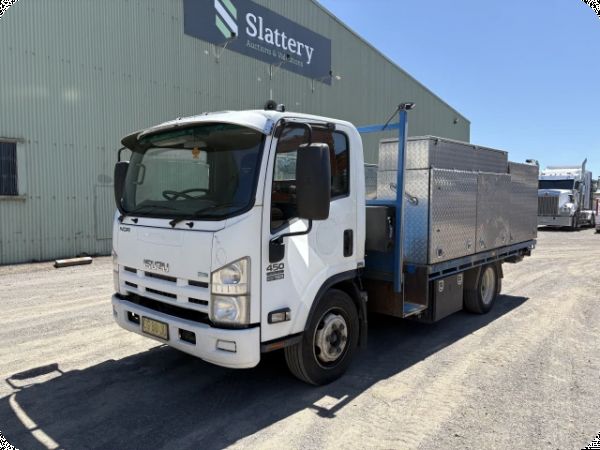 2014 Isuzu NH NQR450 89/185 4x2 Service Truck image