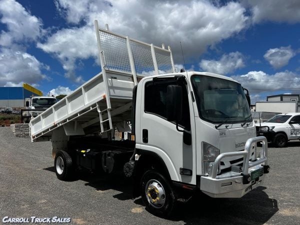 2016 ISUZU NPS75-155 Dump Truck image