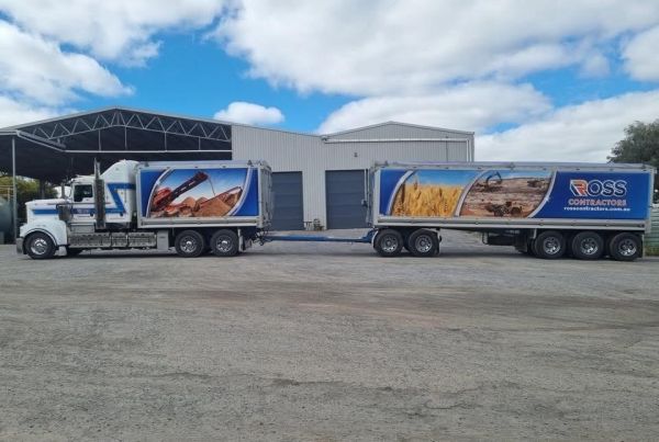 2019 KENWORTH T909 image