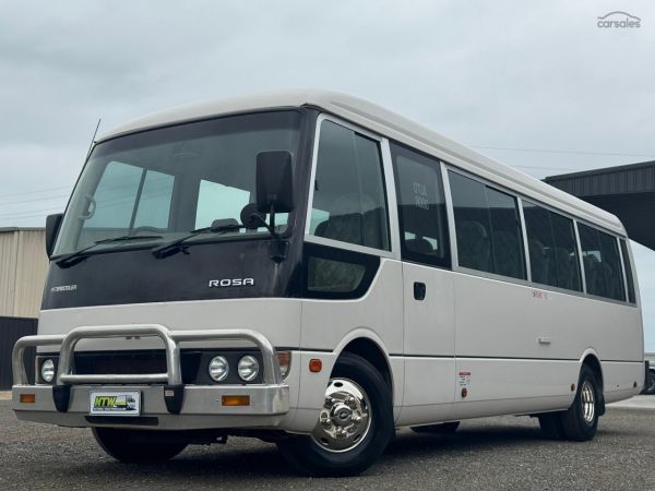 2001 Mitsubishi Rosa Deluxe Auto Deluxe image