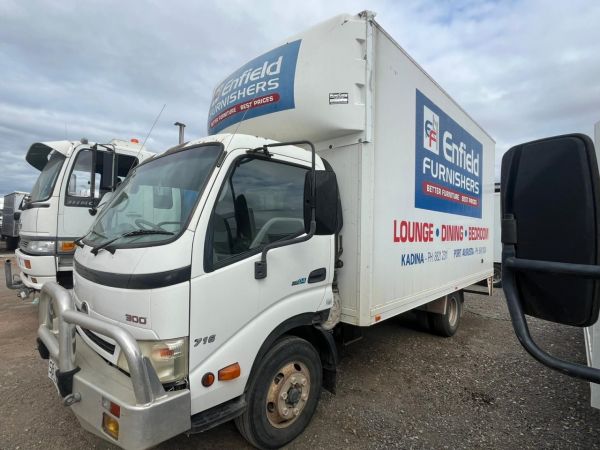 2008 HINO 300 716 Box Truck image