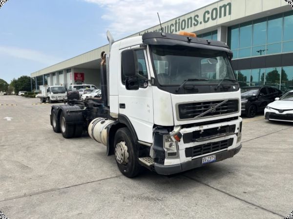 2003 Volvo FM 6x4 Hook Bin Truck image