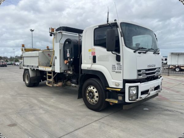 2017 Isuzu FVD 4x2 Flocon Tar Patcher (Ex Council) image