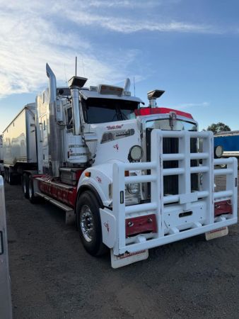 2018 Kenworth T909 Prime Mover image