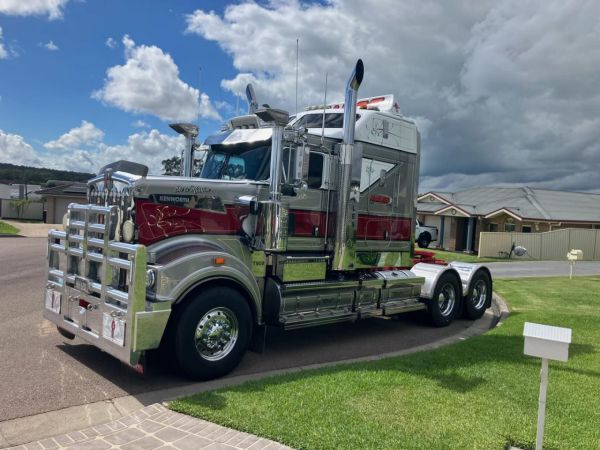 2017 Kenworth T909 Prime Mover image