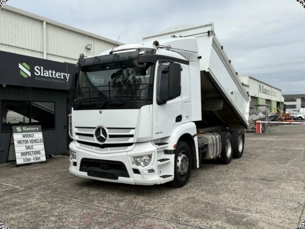 2018 Mercedes Benz Actros 2643 6x4 Tipper (Auto image