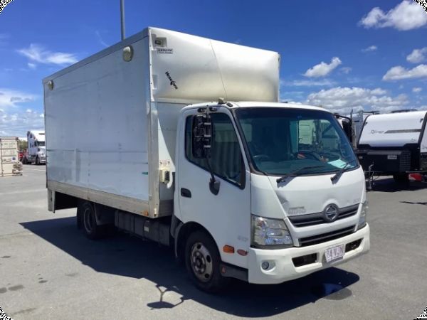 2014 Hino 300 4x2 Pantech image