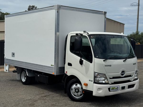 2023 Hino 300 Series 616 LOW KMS image