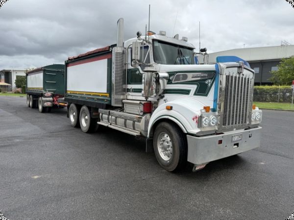 2010 Kenworth T908 6x4 Tipper w/Quad Axle Tipper image