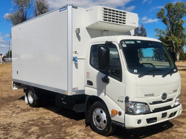 2021 HINO 300 616 Refrigerated image