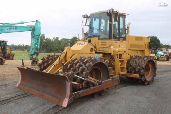 2005 Caterpillar 815F image