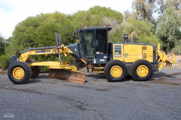 2016 Komatsu GD555-5 image