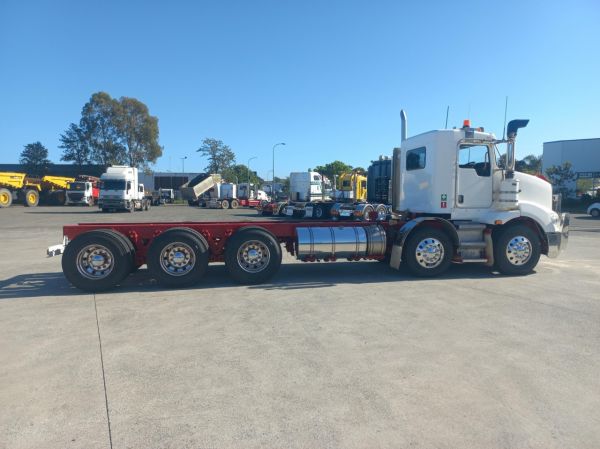 2018 Kenworth T409 Cab chassis T409 image