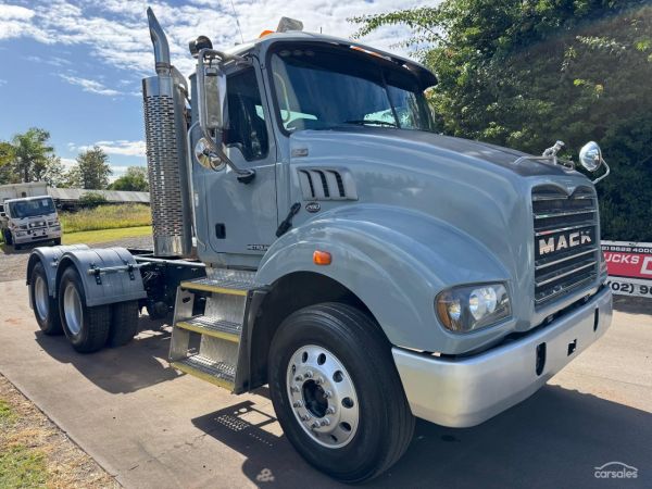 2011 Mack Metro-Liner CSMR image