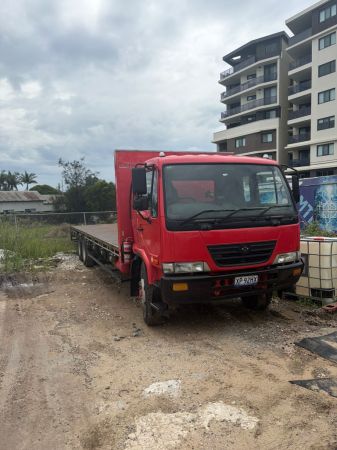 2010 UD PKC215 Flatbed image