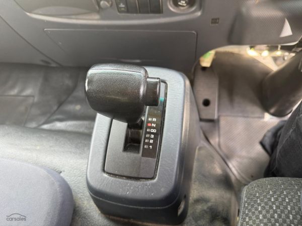 2022 Isuzu F Series FRR110-260 FRR 110 260 AUTO Fridge truck image