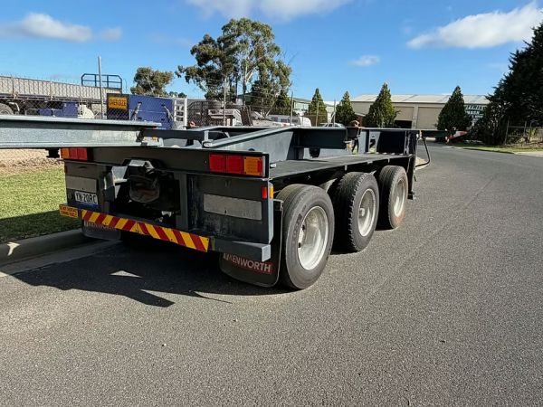 2 x 2014 20’ Skeletal Trailers image