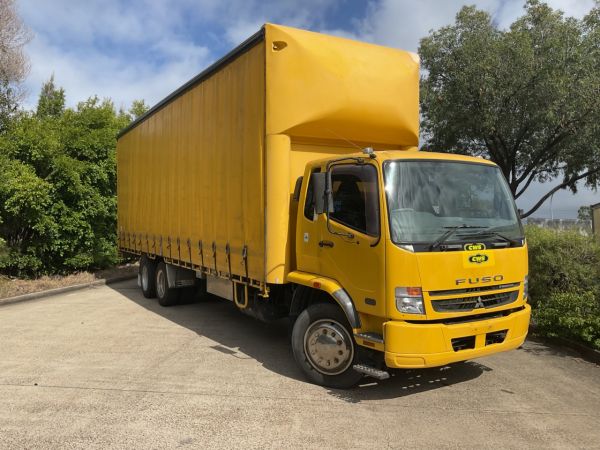 2008 Mitsubishi Fighter Curtainsider image