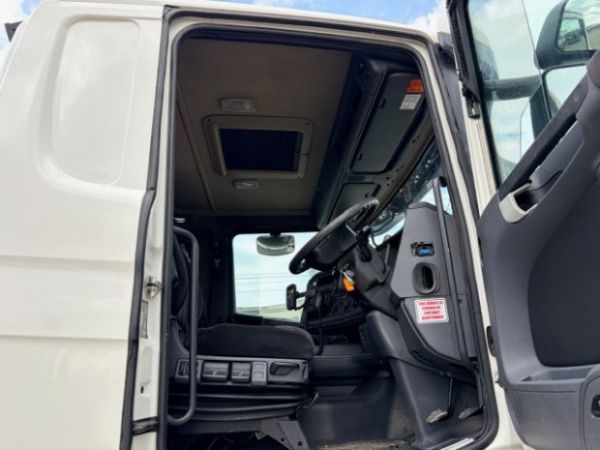 2018 Scania R560 Primemover R 560 image