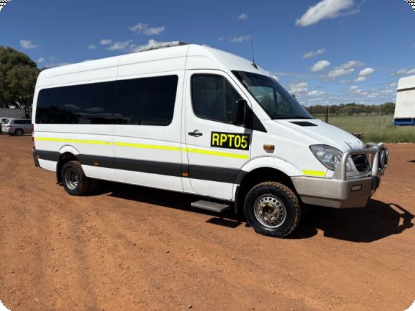 2013 Mercedes-Benz Sprinter 516 Mini Bus image