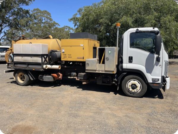 2016 Isuzu FSR F 140-240 4x2 Vacuum image